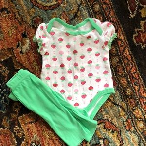 Strawberry 0-3 outfit